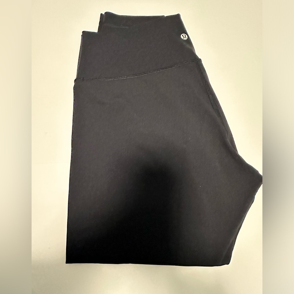 Pre-own Lululemon black Wunder Under High-Rise
Tight 25" *Luxtreme